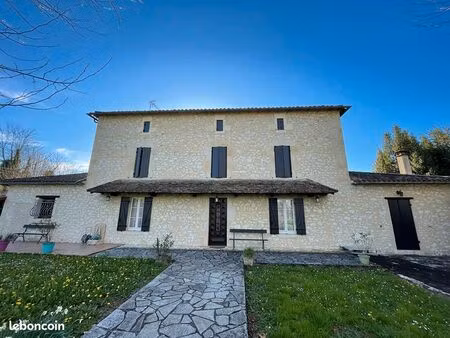 maison 8 pièces 221 m²