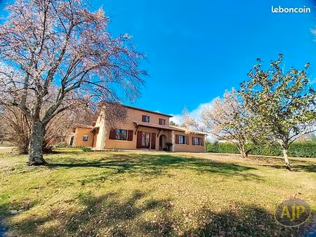 propriété 11 pièces 273 m²