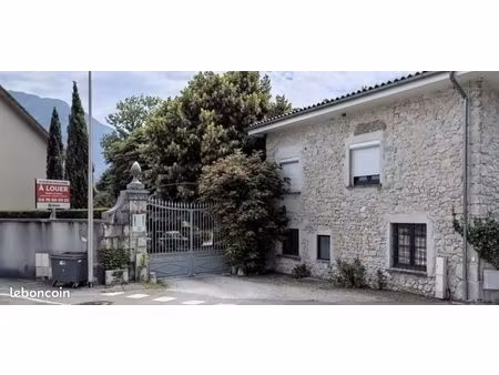 local commercial 196 m²