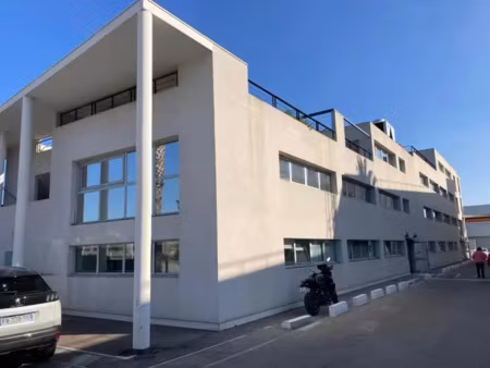 cannes la bocca proche mer et bastide bureaux 346 52 m² et 11 parkings a vendre