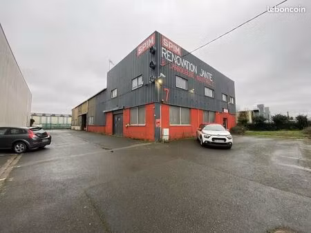 local d'activité 990 m²