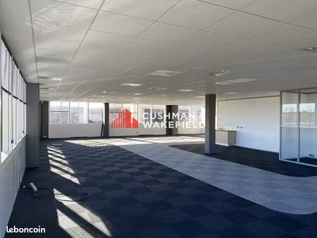 bureaux 698 m²