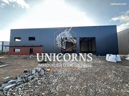 local industriel 730 m²