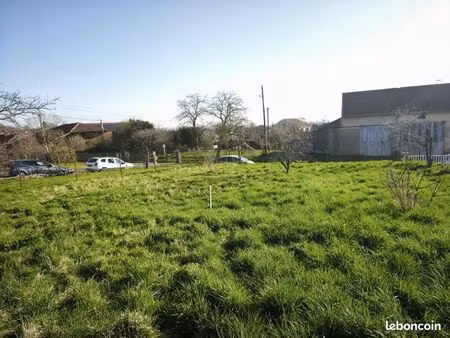 terrain 520 m² leyr