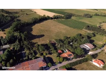 terrain à vendre dans village fleuri