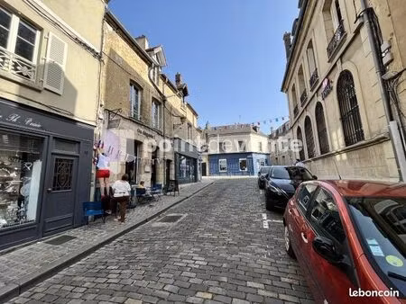 commerce chaussure/cuir 70 m²