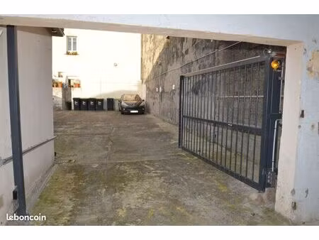 location parking centre lourdes