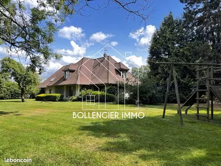 propriété 8 pièces 300 m²