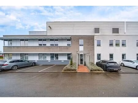 bureaux avec parking à proximité de bierset