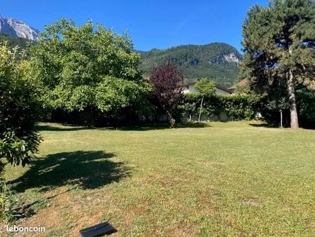 terrain a bâtir marnaz pour 2 maisons et divisible