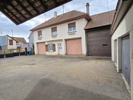 ensemble immobilier maison + hangar + garages a bollwiller