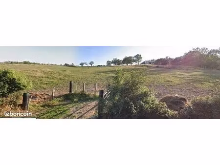 location pré 13 000m2 clôturé  point d'eau pour chevaux de particulier