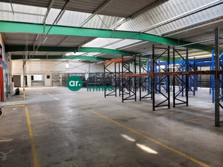 local d'activite d'environ 1410 m2