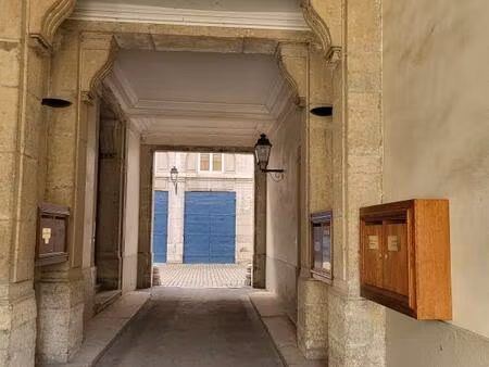 superbe studio à deux pas de la place bellecour !