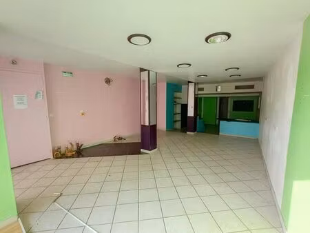 location commerce 53 m² à bellegarde (45270)