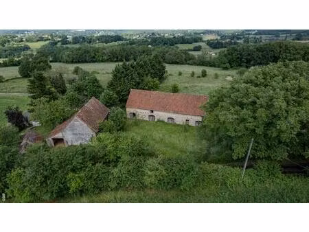 gourdon  grange 156m² + hangar 75m² sur 3332 m² de terrain avec vue