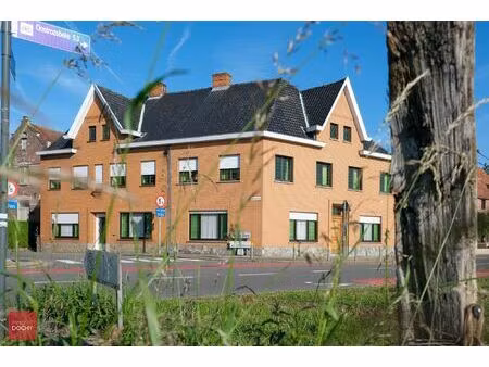 zeer ruim burgerhuis (voormalige dokterswoning)