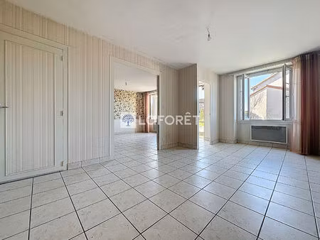maison t4 près de largeasse à vendre