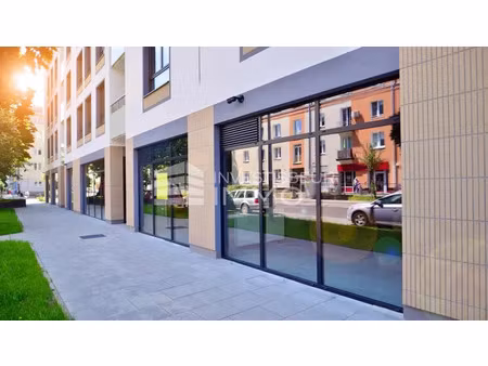 local professionnel - pôle médical de 118 22 m²  à louer dans une zone commercial