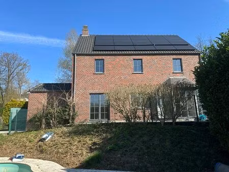 spacieuse villa plein sud sur 35 ares  5 chambres  piscine