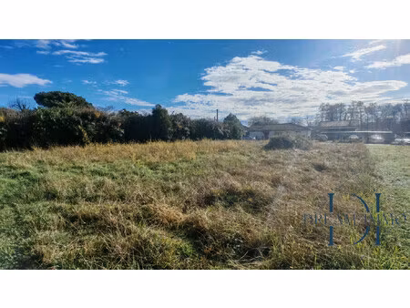 rare terrain plat à batir de 740m2