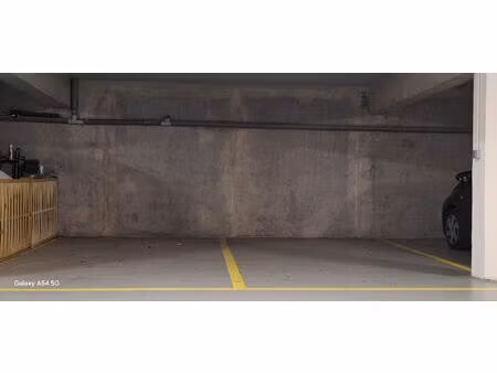 place de parking en ss