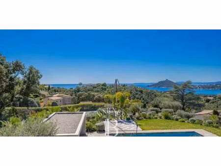 villa avec piscine et terrasse saint-raphael (83)