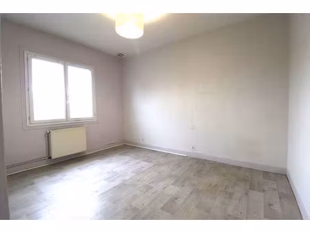 location commerce 1 pièce 13 m² à pau (64000)
