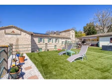 maison en pierres 150m2 avec piscine et gîte 90m2 sur 2 8 ha