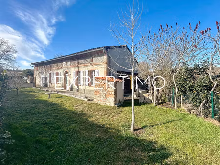 ayguesvives  maison 8 pièces  240 m2 env. avec piscine  garage attenant et dépendances sis