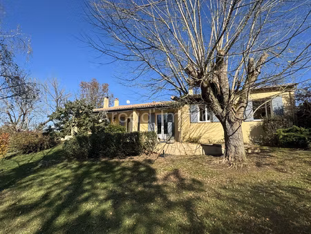 belle maison  4 chambres  piscine  beau parc arboré  au calm