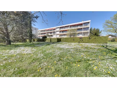 superbe 4 pieces + cuisine en dernier étage dans la résidenc