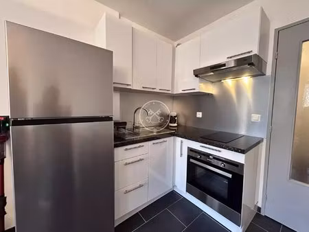 à vendre – studio cabine rénové à fréjus  résidence avec piscine & tennis