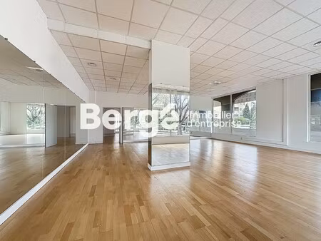 location local commercial