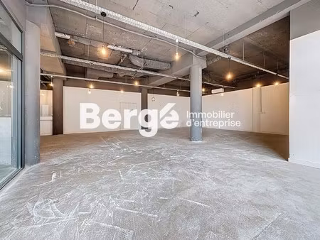 location local commercial