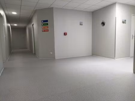 bureaux t 74m² - estrées-saint-denis - estrées