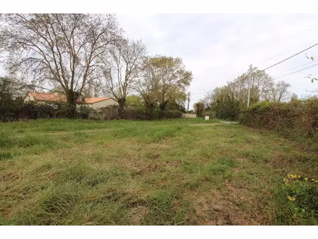 vente terrain 900 m² à bessines (79000)  80 000 €