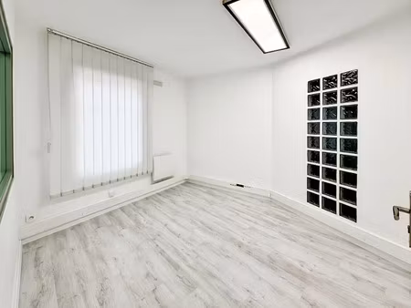 location locaux professionnels 0 pièces 9 m² à melun (77000)  480 €
