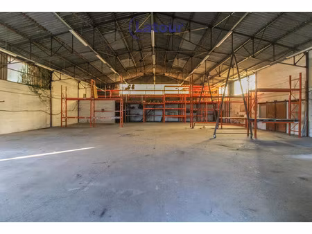 location locaux professionnels 500 m² à houdan (78550)  2 200 €