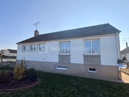 maison traditionnelle de 105 m² à meslay-du-maine