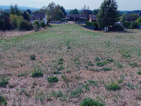 terrain viabilisé de 2710 m2 rare sur la commune de limons (63290)