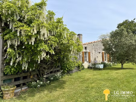 maison charentaise de plain pied de 171 m2  sur un terrain d