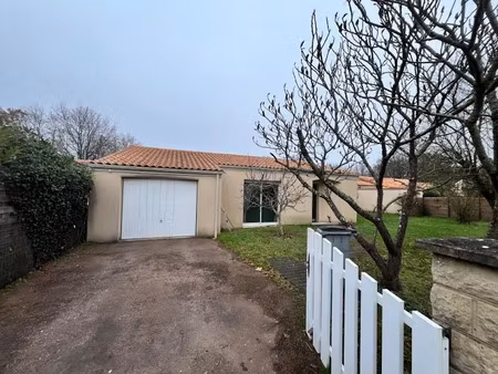 location maison 5 pièces 115 m² à vouneuil-sous-biard (86580)  1 130 €