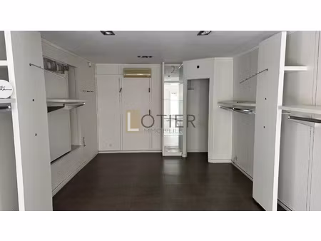 ales autour des halles  local commercial de 30 m2 ou profess