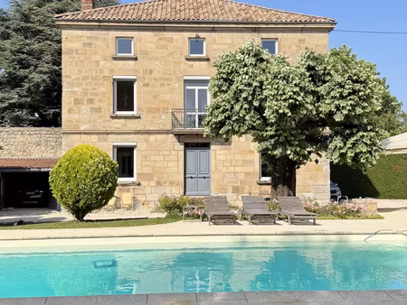 propriété de 226m2 habitables sur 3600 m2 de parc arboré et clos avec piscine et dépendanc