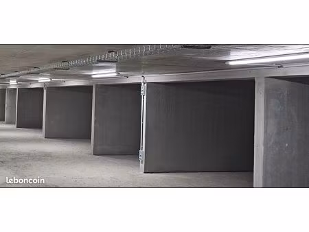 place de parking privée sécurisée