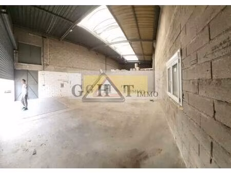 local d'activité 300 m² a 5 min rer et a4
