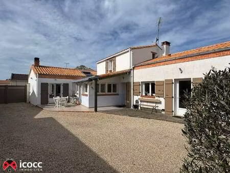vente maison à grues (85580) : à vendre / 179m² grues