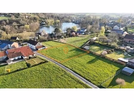 terrain à bâtir de 1043 m² et 31 m de façade