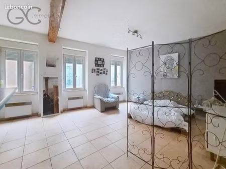 immeuble 200 m² saint chinian